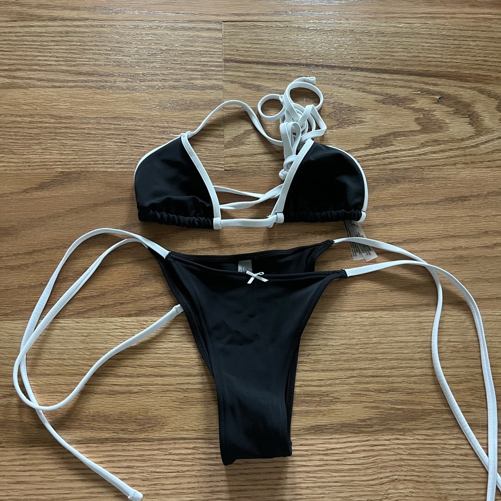 Frankie’s bikinis set